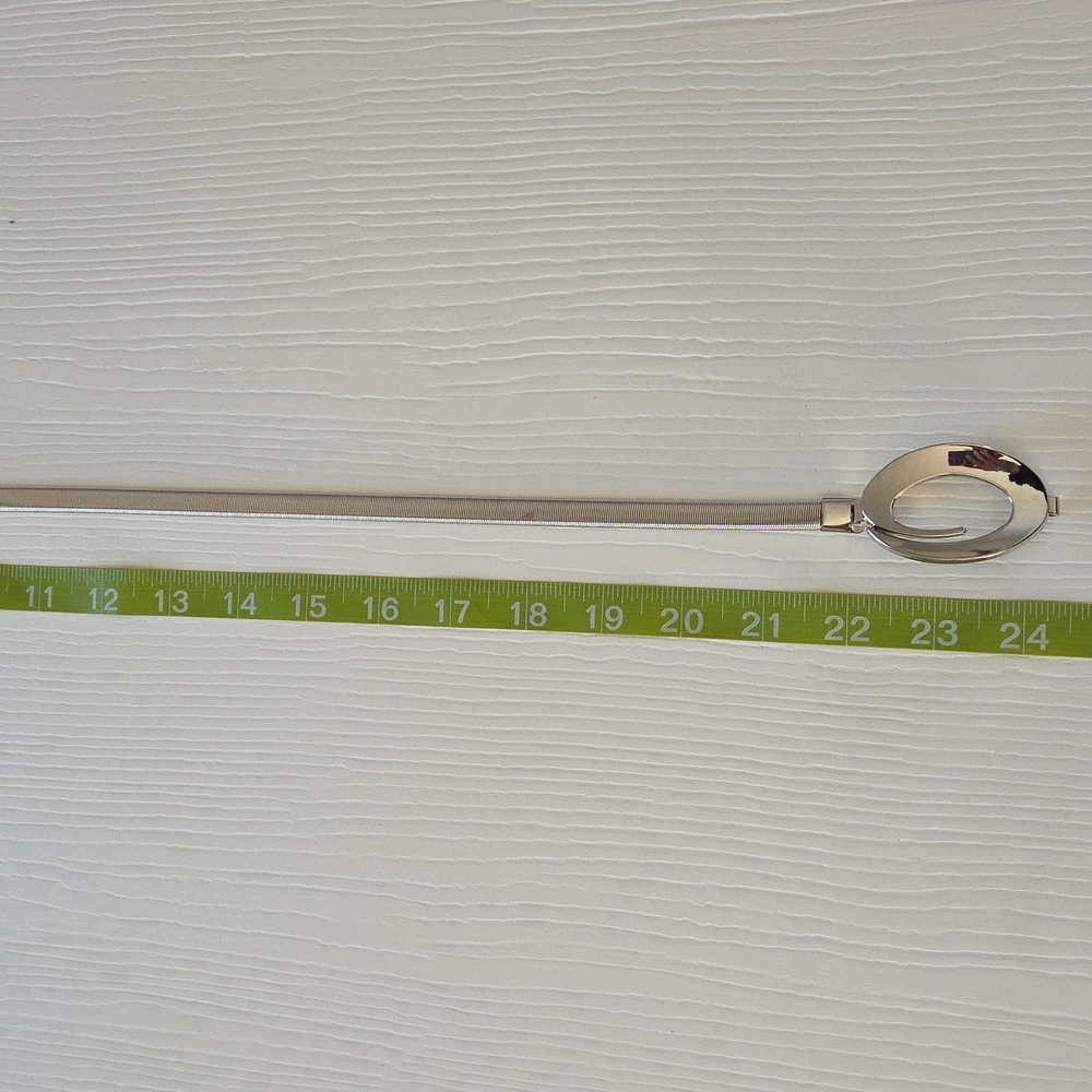 Silver Oval Metal Waist Belt - Women's Accessory - Picture 6 of 6